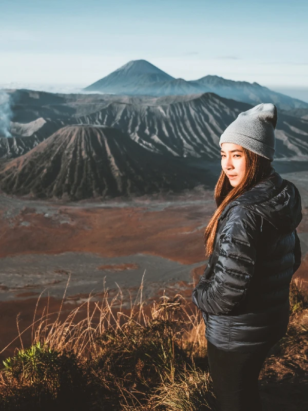 female traveler slider